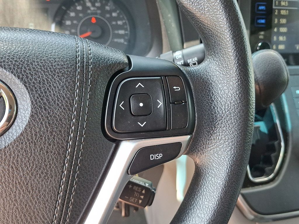 Thumbnail: 2017 Toyota Sienna - 21