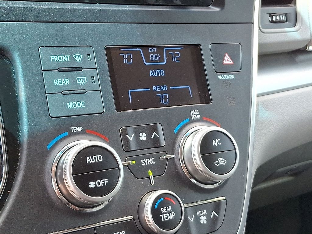 Thumbnail: 2017 Toyota Sienna - 22