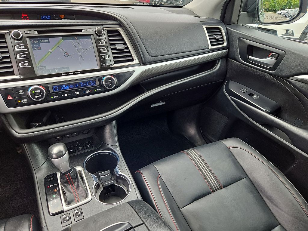 Thumbnail: 2019 Toyota Highlander - 9