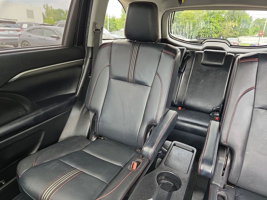 Thumbnail: 2019 Toyota Highlander - 11