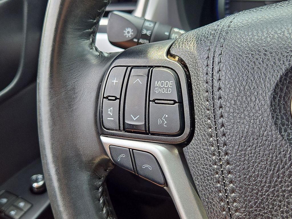Thumbnail: 2019 Toyota Highlander - 27
