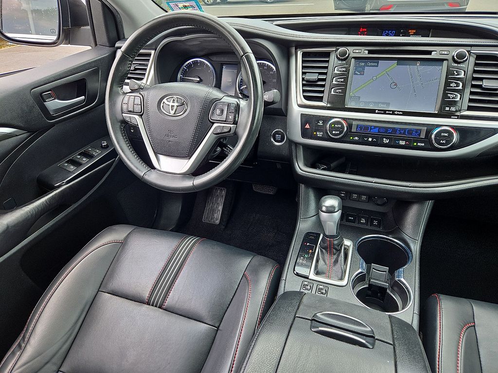 Thumbnail: 2019 Toyota Highlander - 12