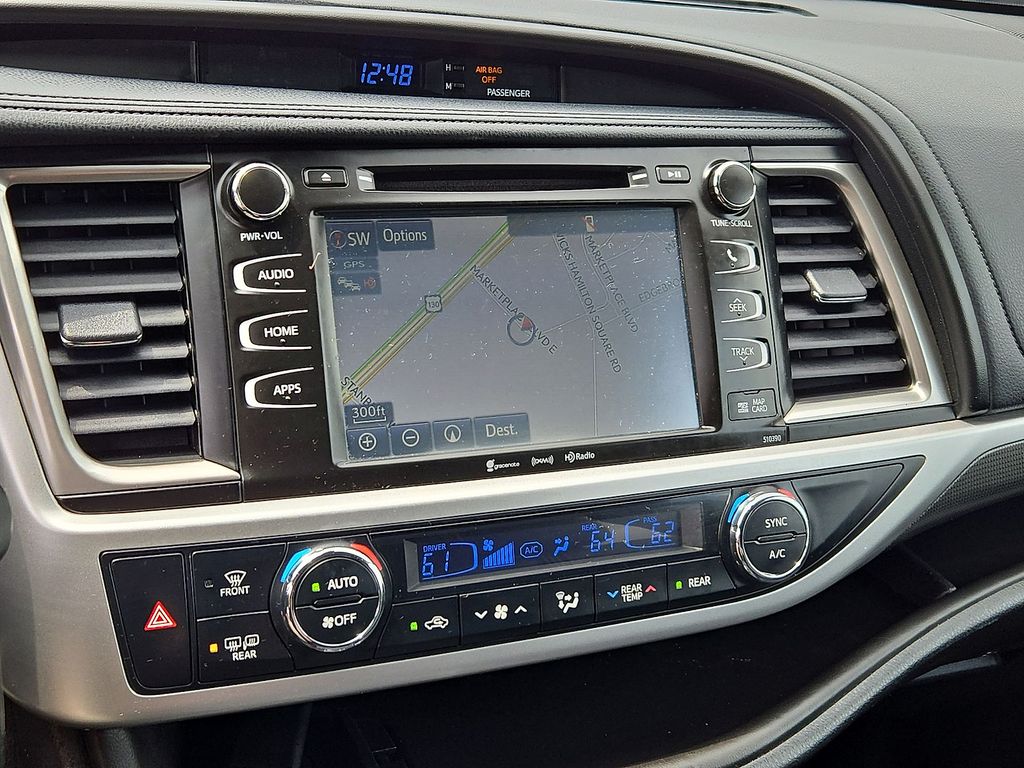 Thumbnail: 2019 Toyota Highlander - 14