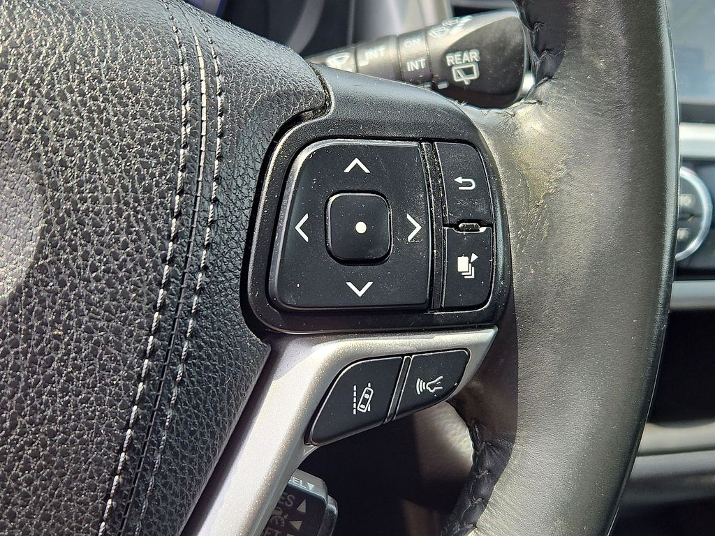Thumbnail: 2019 Toyota Highlander - 28