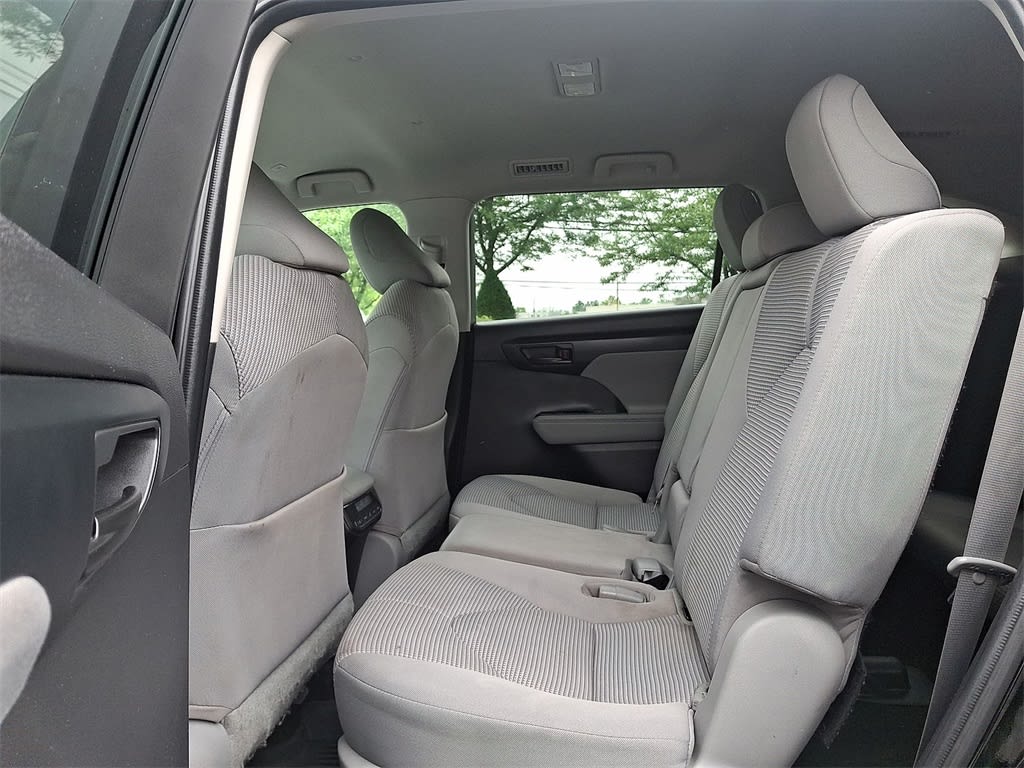 2023 Toyota Highlander LE 10