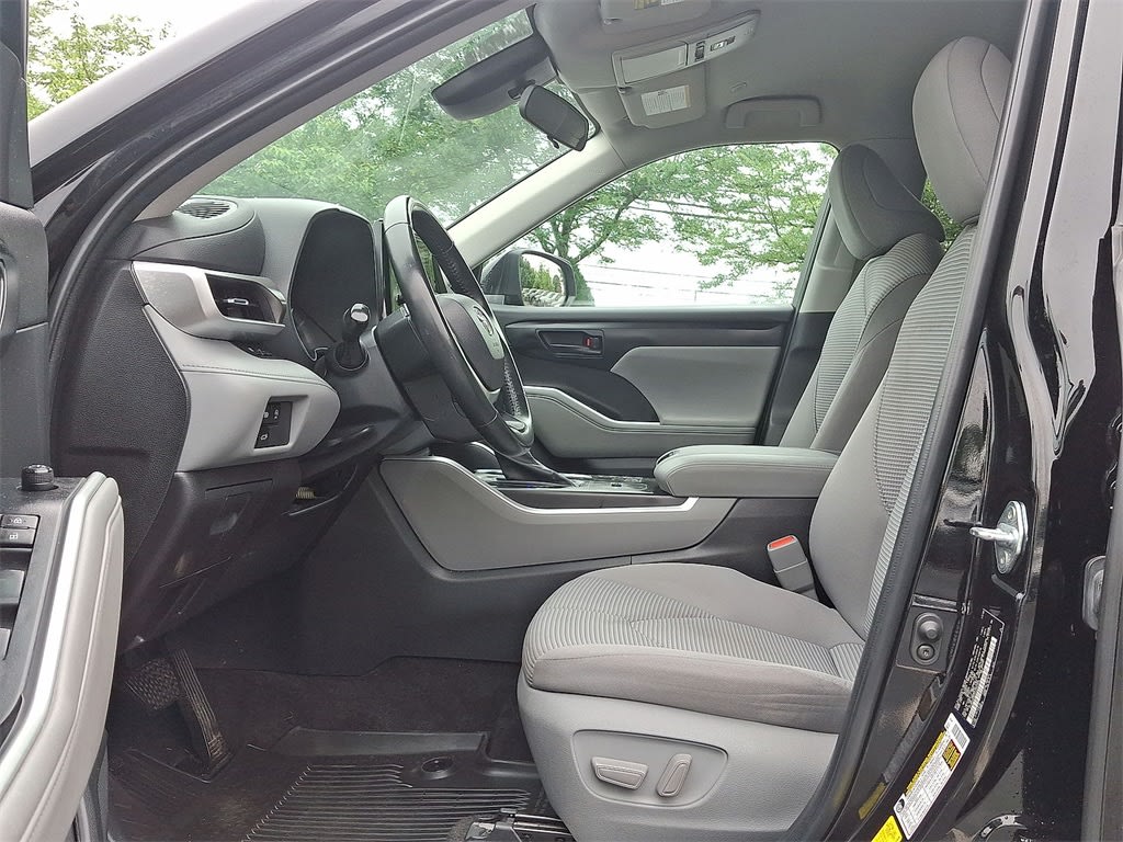 2023 Toyota Highlander LE 9