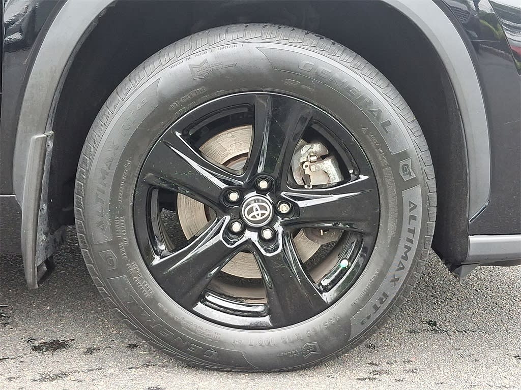 2023 Toyota Highlander LE 7
