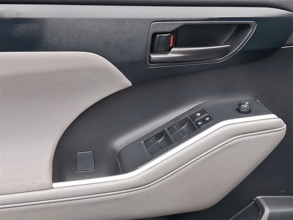 2023 Toyota Highlander LE 18