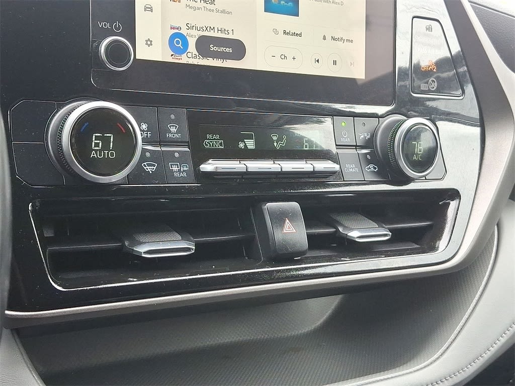 2023 Toyota Highlander LE 22