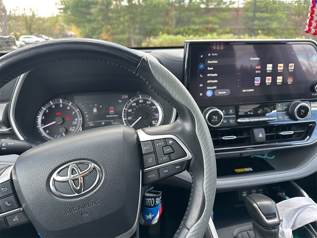 Thumbnail: 2023 Toyota Highlander - 2