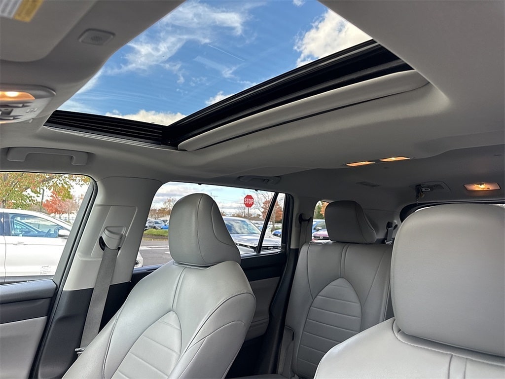 Thumbnail: 2023 Toyota Highlander - 11