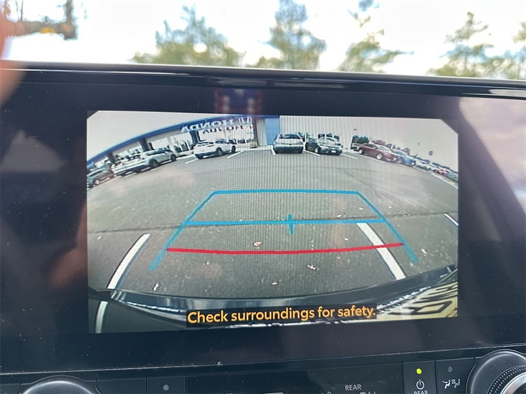 Thumbnail: 2023 Toyota Highlander - 7