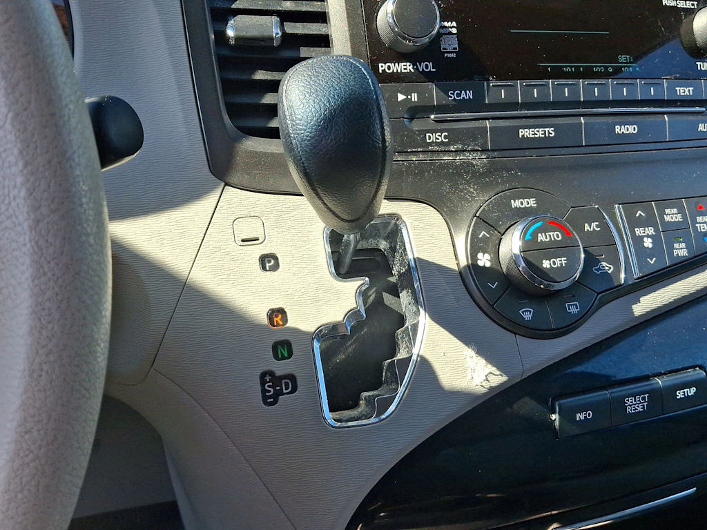 2014 Toyota Sienna LE 7