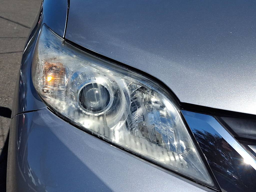 2014 Toyota Sienna LE 26