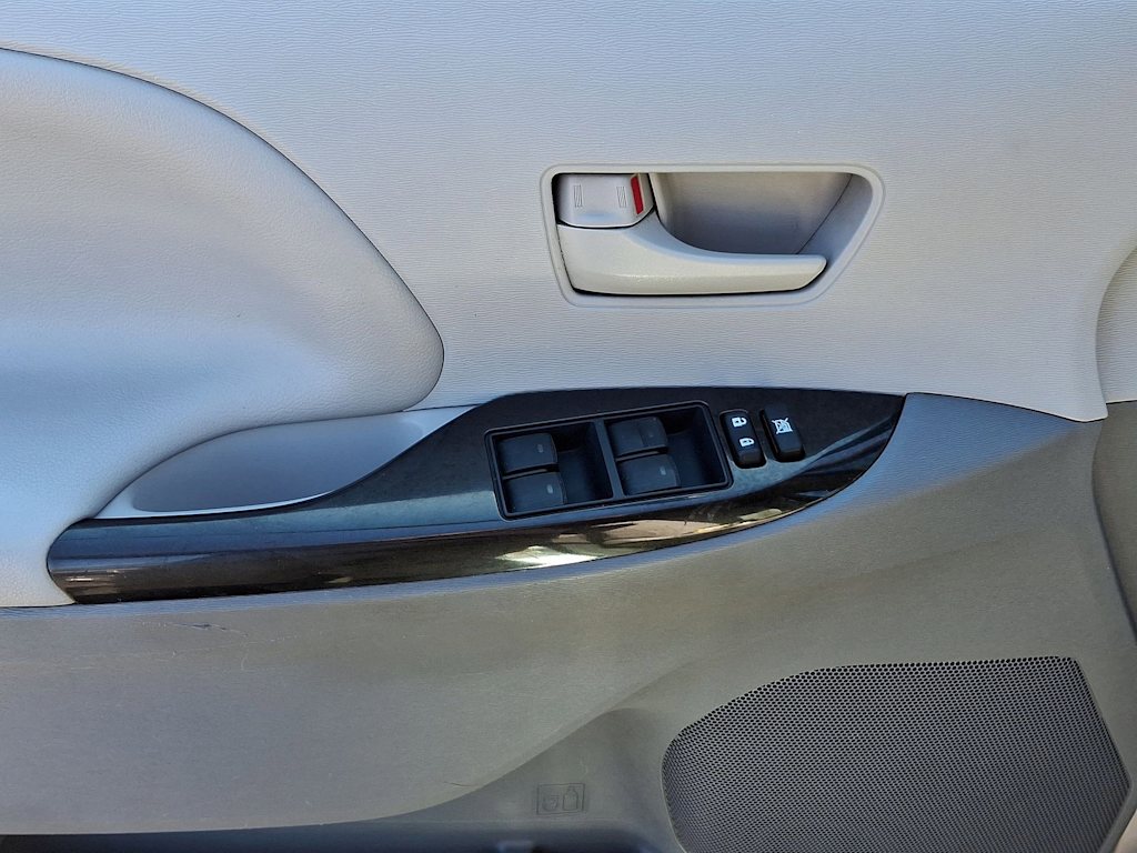 2014 Toyota Sienna LE 18