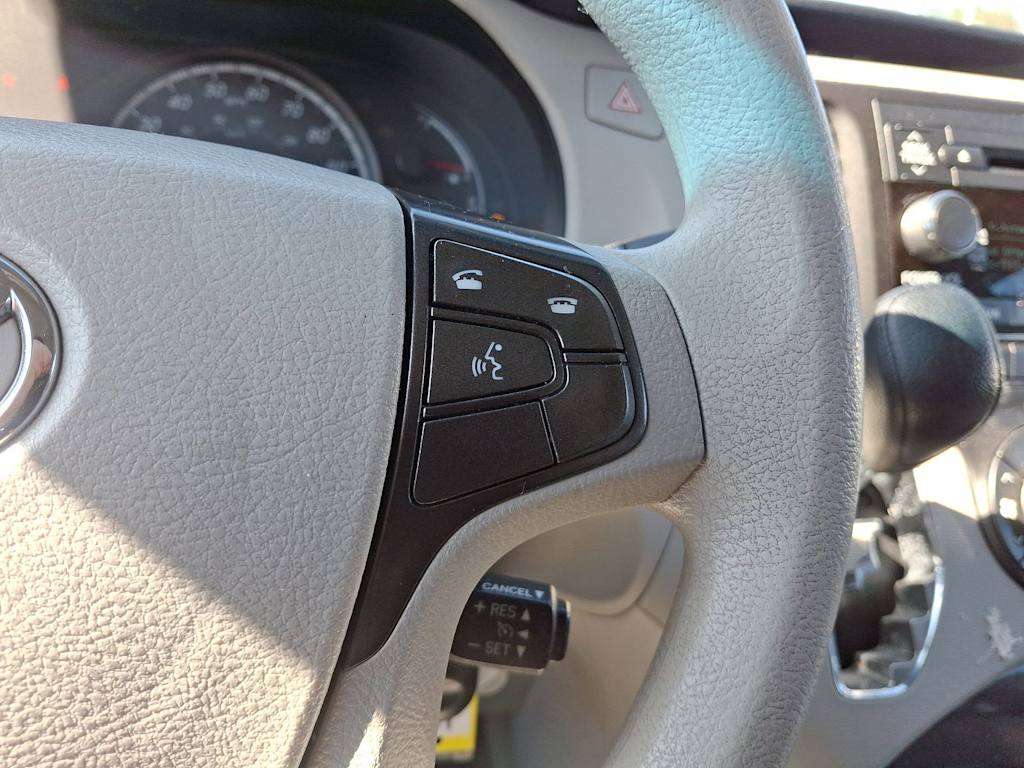 2014 Toyota Sienna LE 20