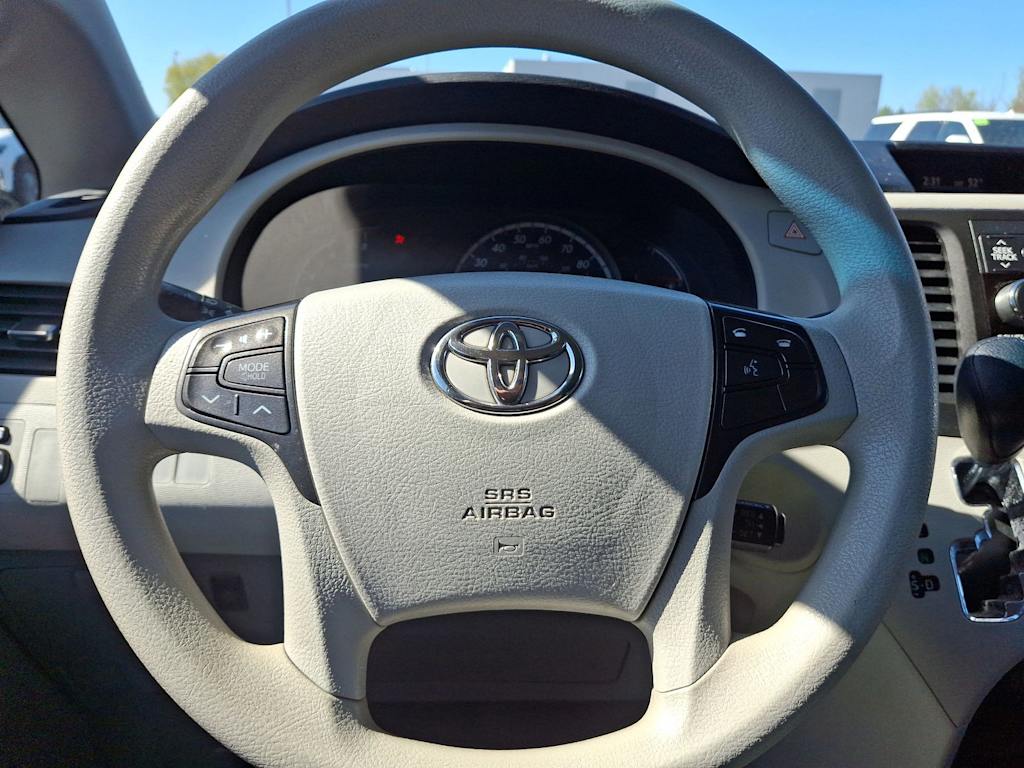 2014 Toyota Sienna LE 2