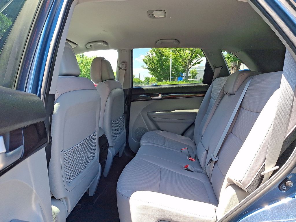 Thumbnail: 2015 Kia Sorento - 10