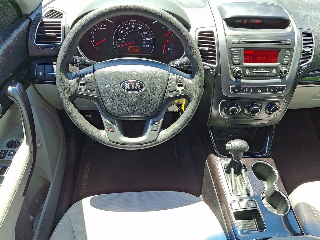 Thumbnail: 2015 Kia Sorento - 8
