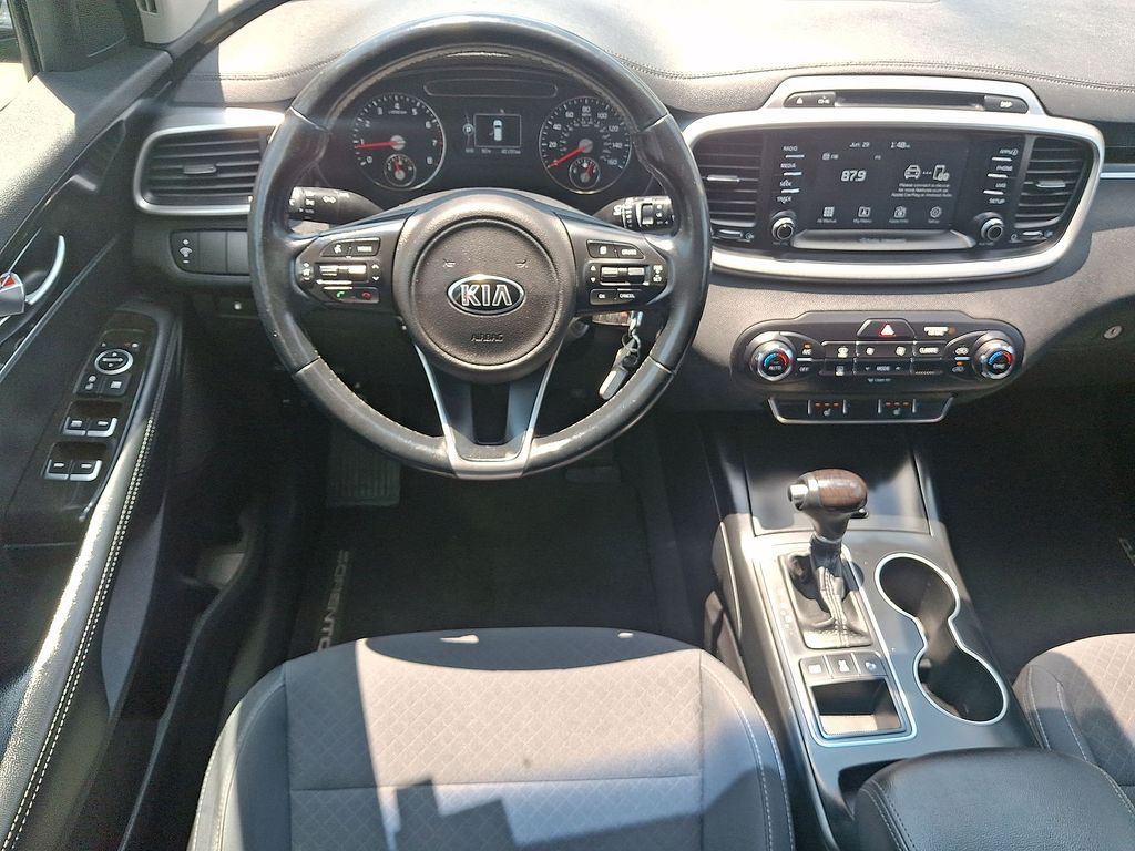 Thumbnail: 2017 Kia Sorento - 8