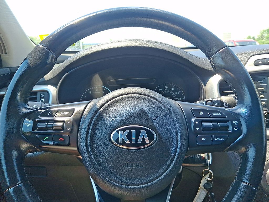 Thumbnail: 2017 Kia Sorento - 2