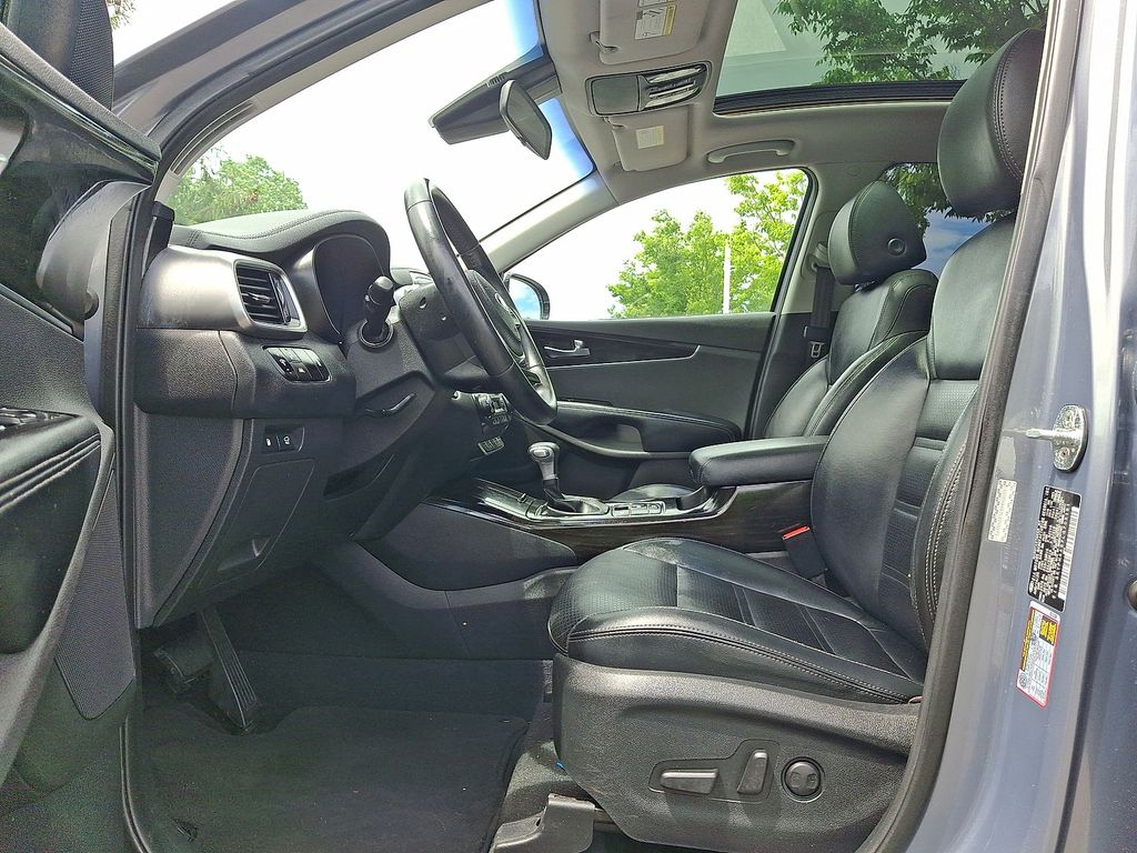 Thumbnail: 2020 Kia Sorento - 8
