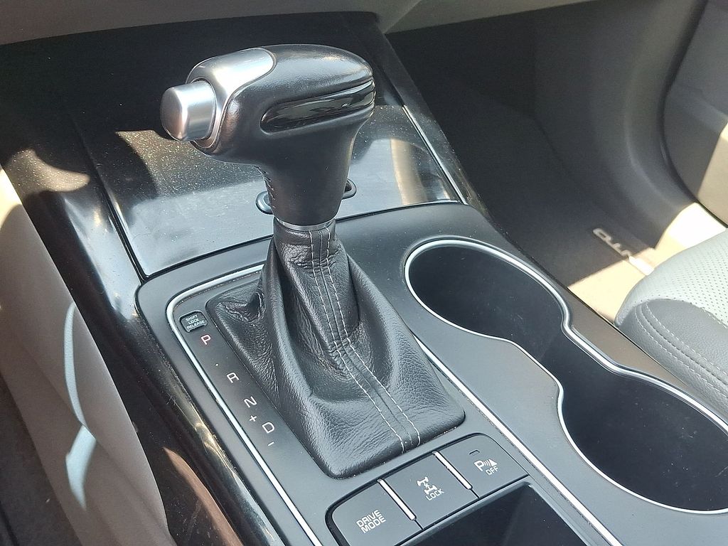 Thumbnail: 2016 Kia Sorento - 12