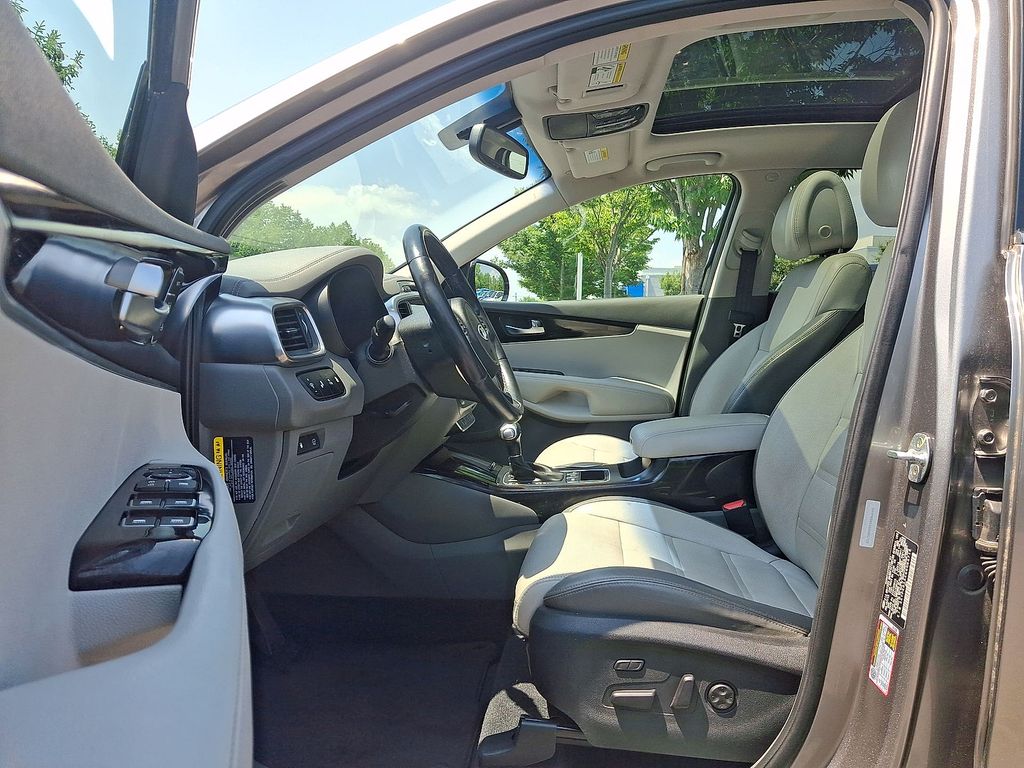 Thumbnail: 2016 Kia Sorento - 9