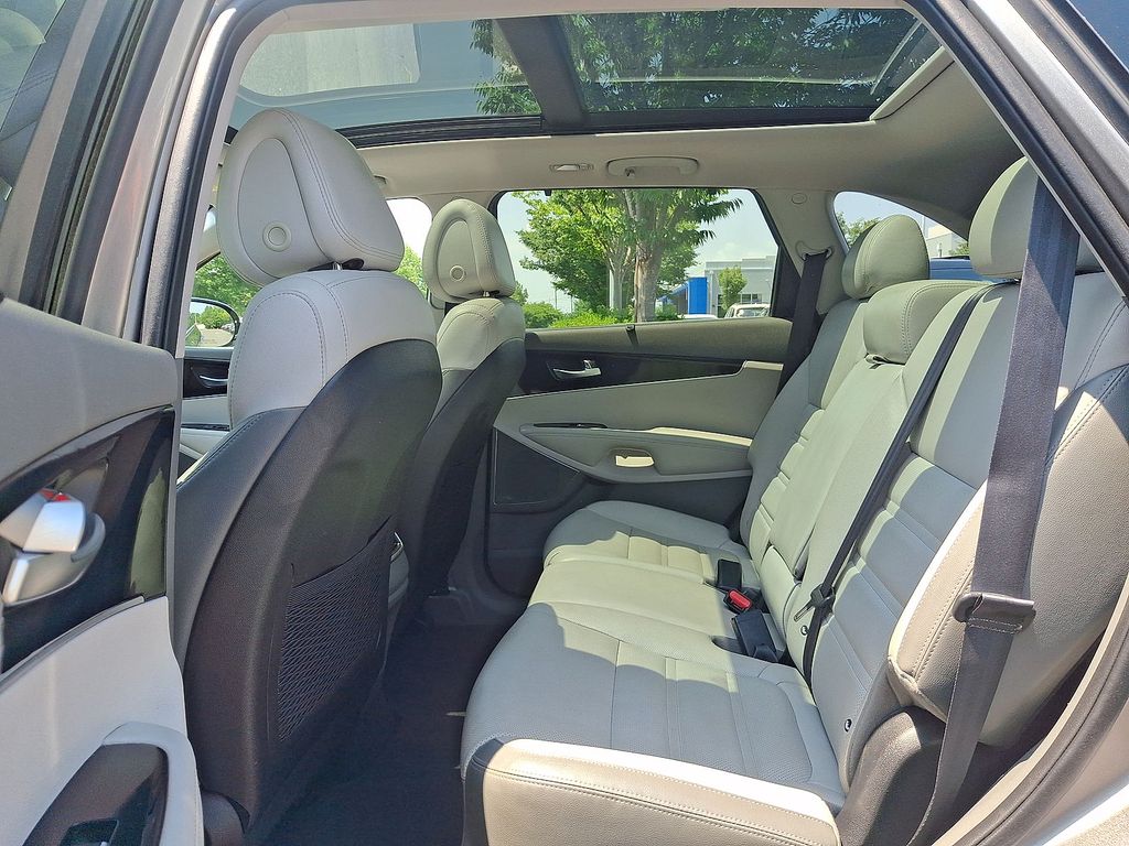 Thumbnail: 2016 Kia Sorento - 10