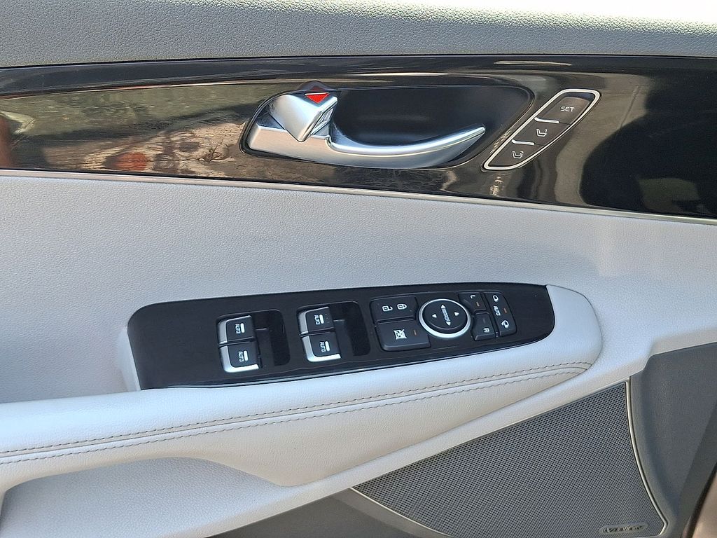 Thumbnail: 2016 Kia Sorento - 18