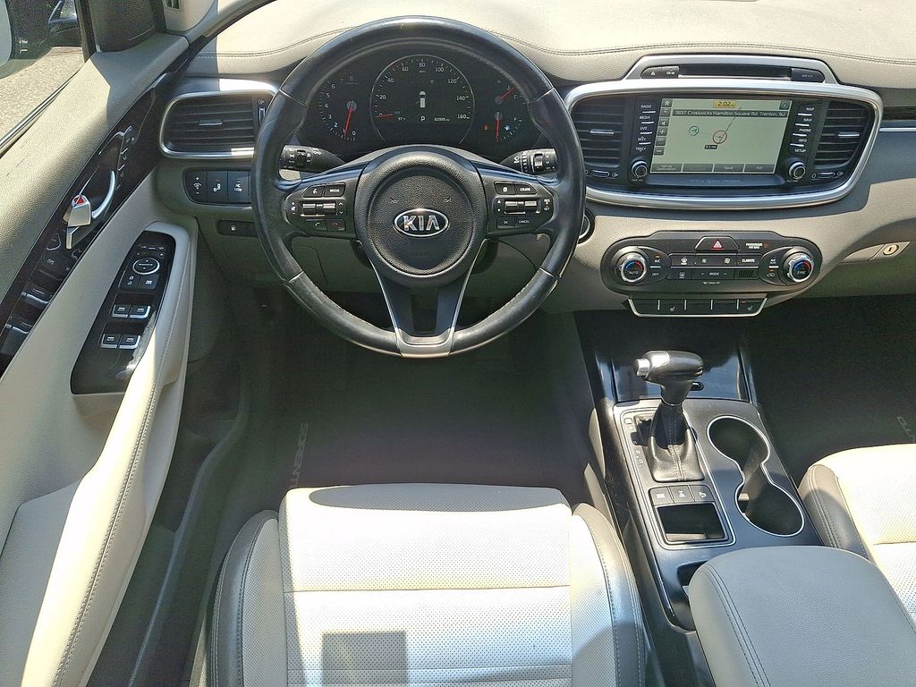 Thumbnail: 2016 Kia Sorento - 8