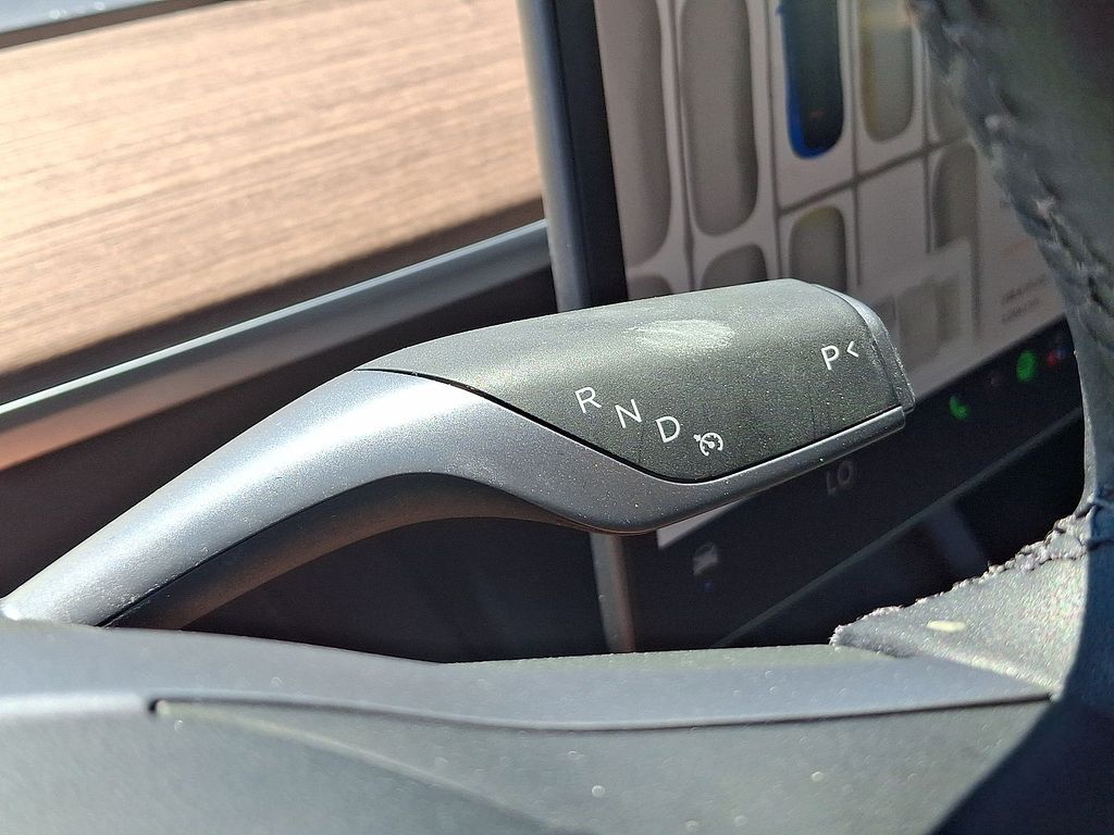 Thumbnail: 2025 Tesla Model Y - 17