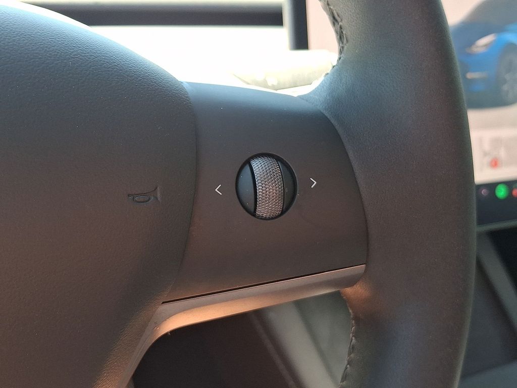 Thumbnail: 2025 Tesla Model Y - 21