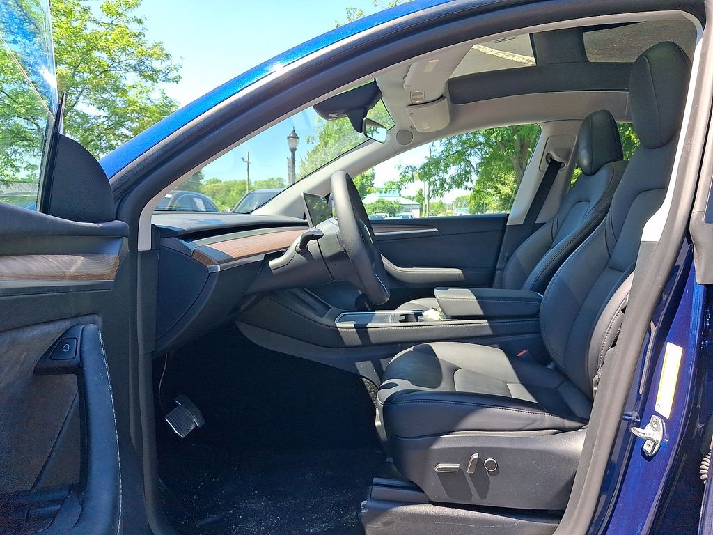 Thumbnail: 2025 Tesla Model Y - 9
