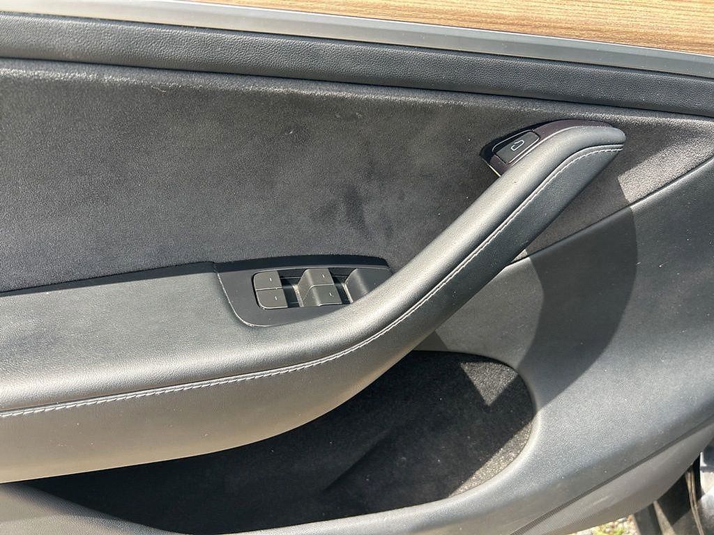 Thumbnail: 2023 Tesla Model Y - 19