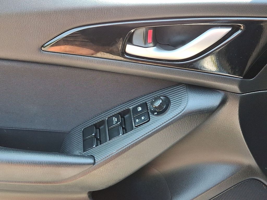 Thumbnail: 2016 Mazda Mazda3 - 18