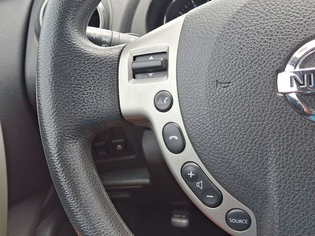 Thumbnail: 2015 Nissan Rogue - 20