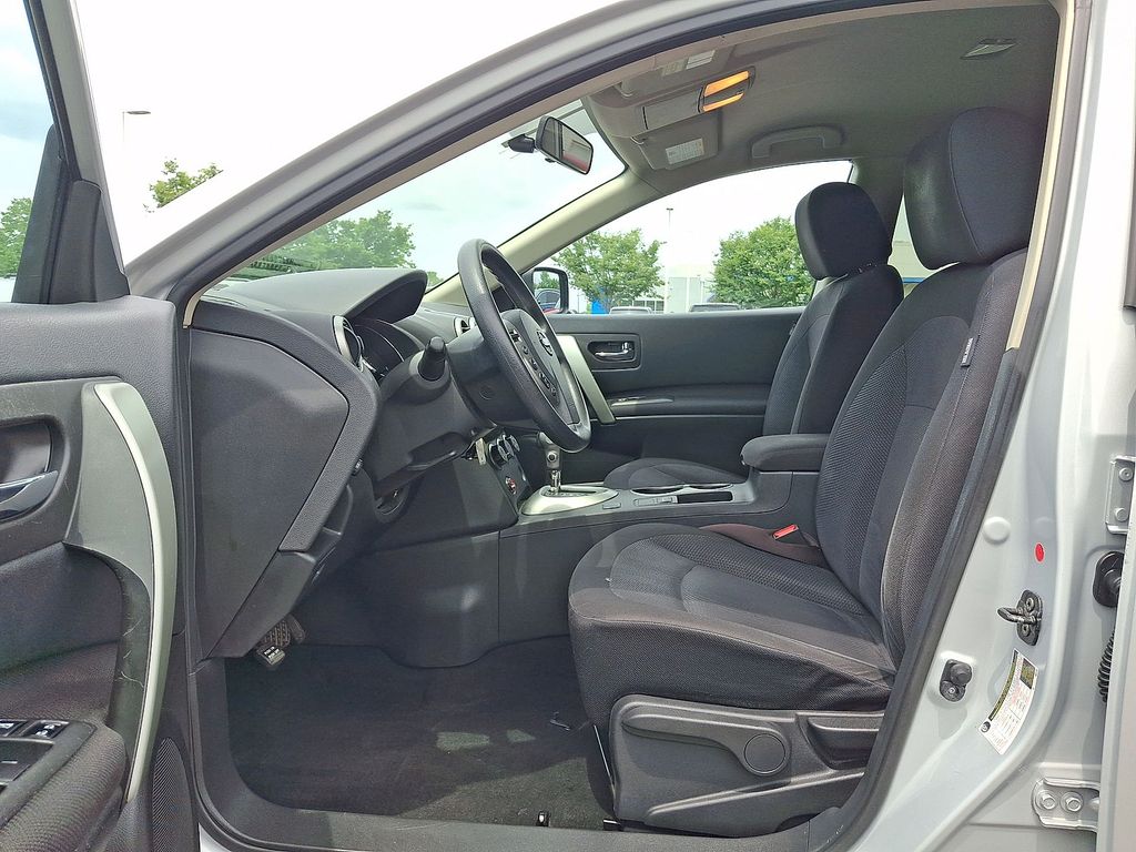 Thumbnail: 2015 Nissan Rogue - 9