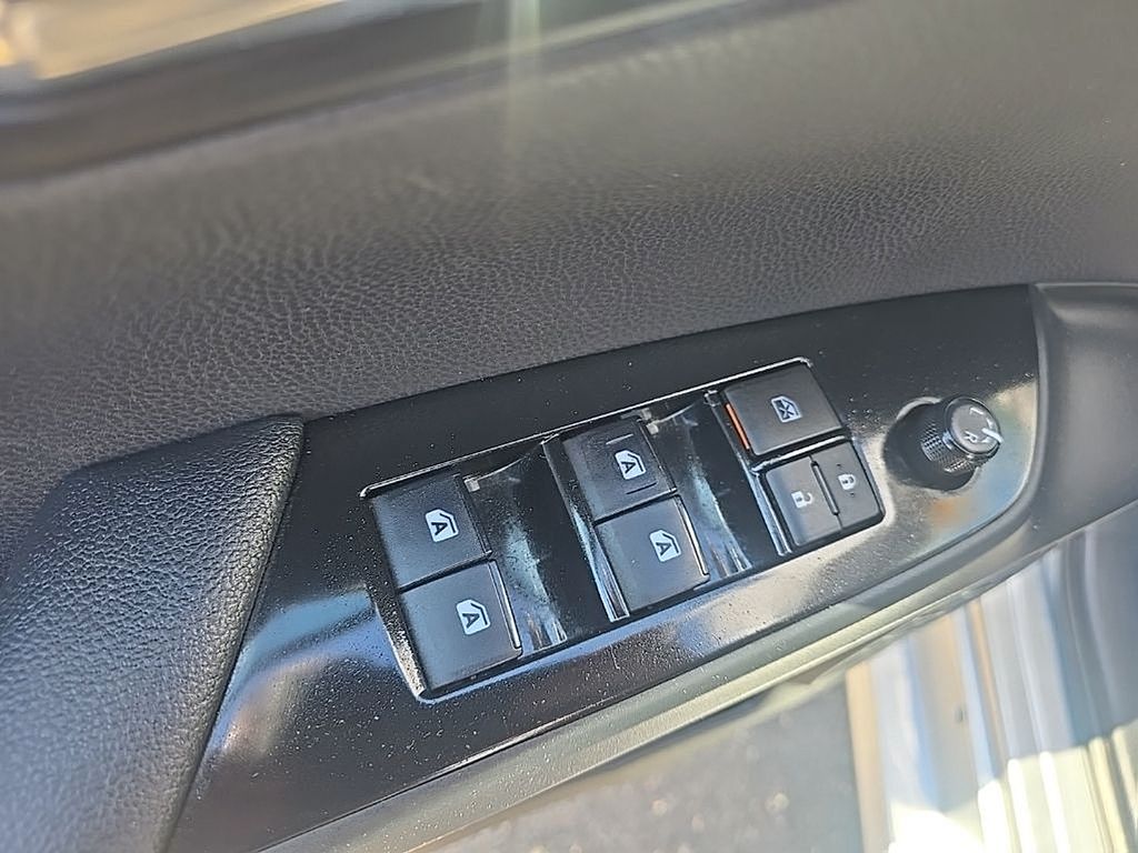 Thumbnail: 2018 Toyota Prius - 17