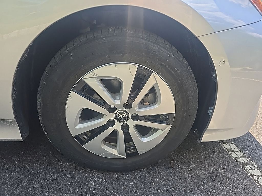 Thumbnail: 2018 Toyota Prius - 14