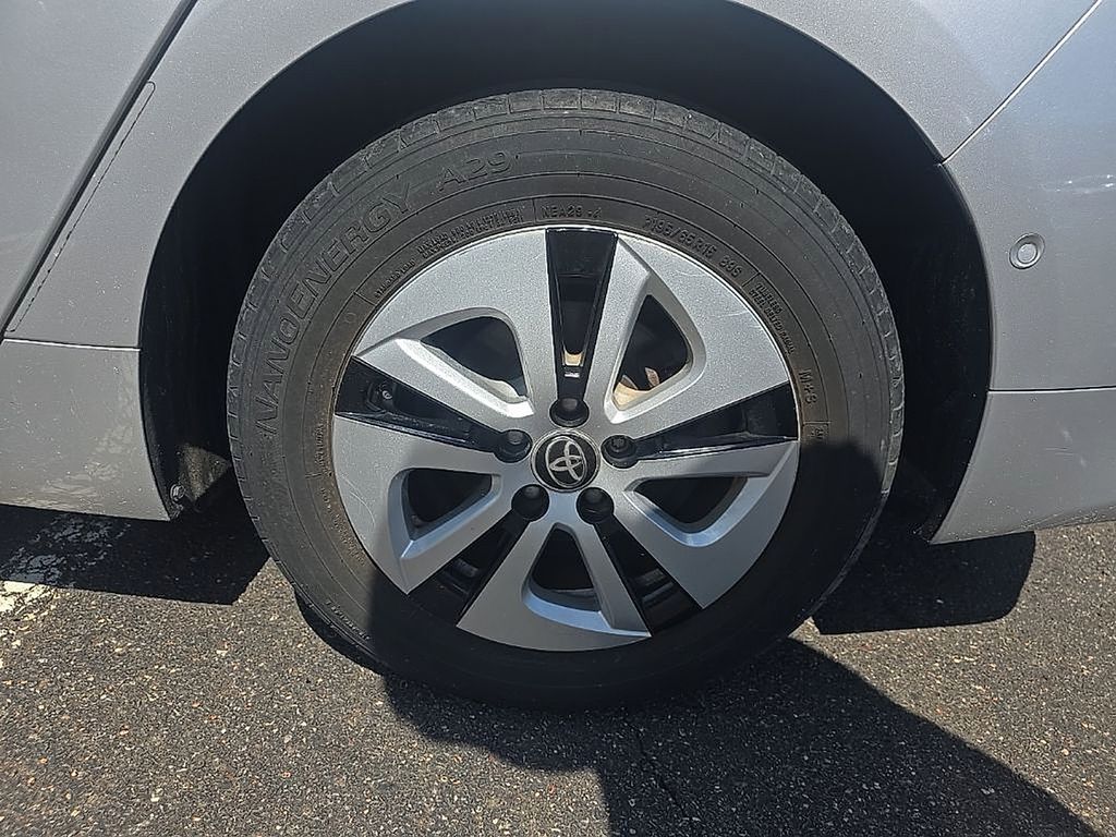 Thumbnail: 2018 Toyota Prius - 6