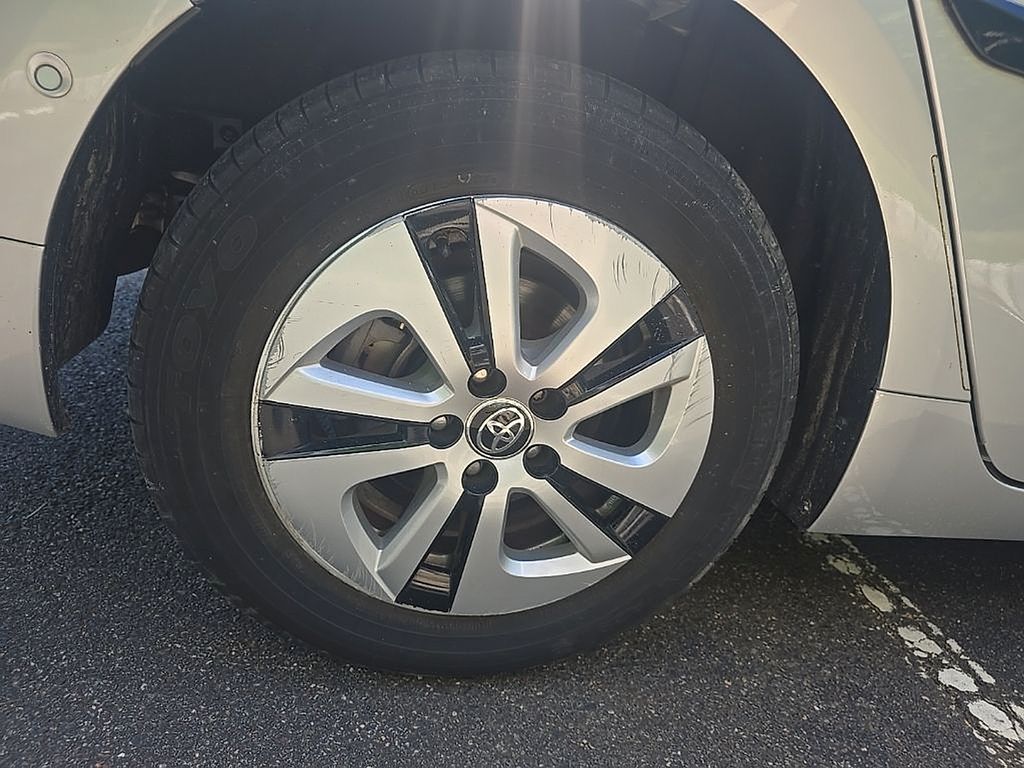 Thumbnail: 2018 Toyota Prius - 15