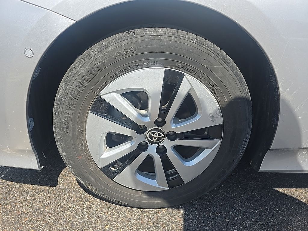 Thumbnail: 2018 Toyota Prius - 13