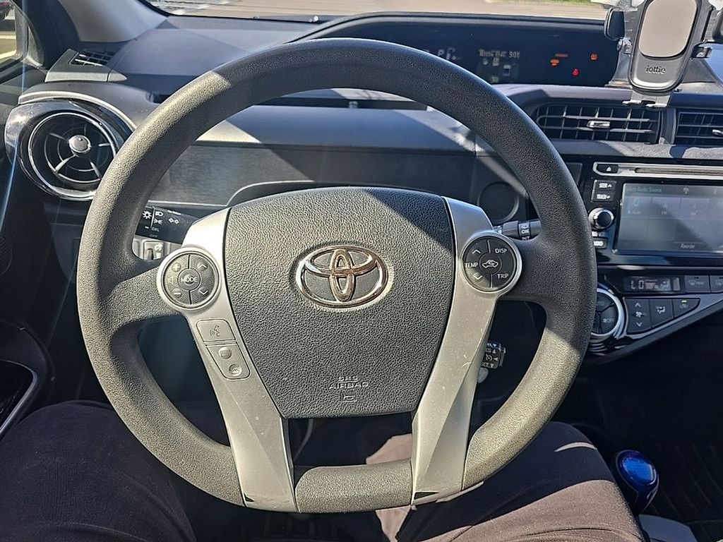 Thumbnail: 2016 Toyota Prius c - 2