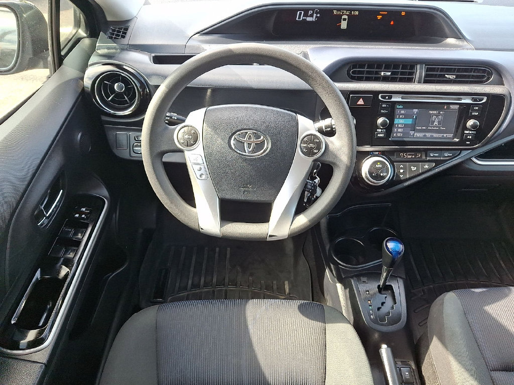 Thumbnail: 2016 Toyota Prius c - 2