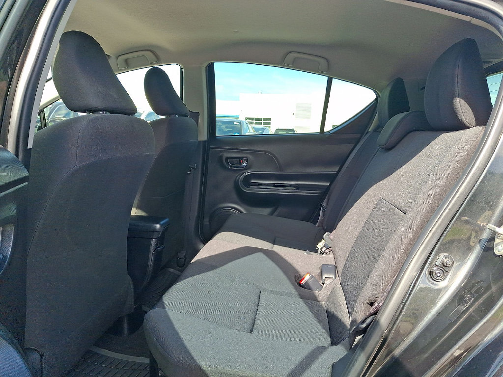 Thumbnail: 2016 Toyota Prius c - 10
