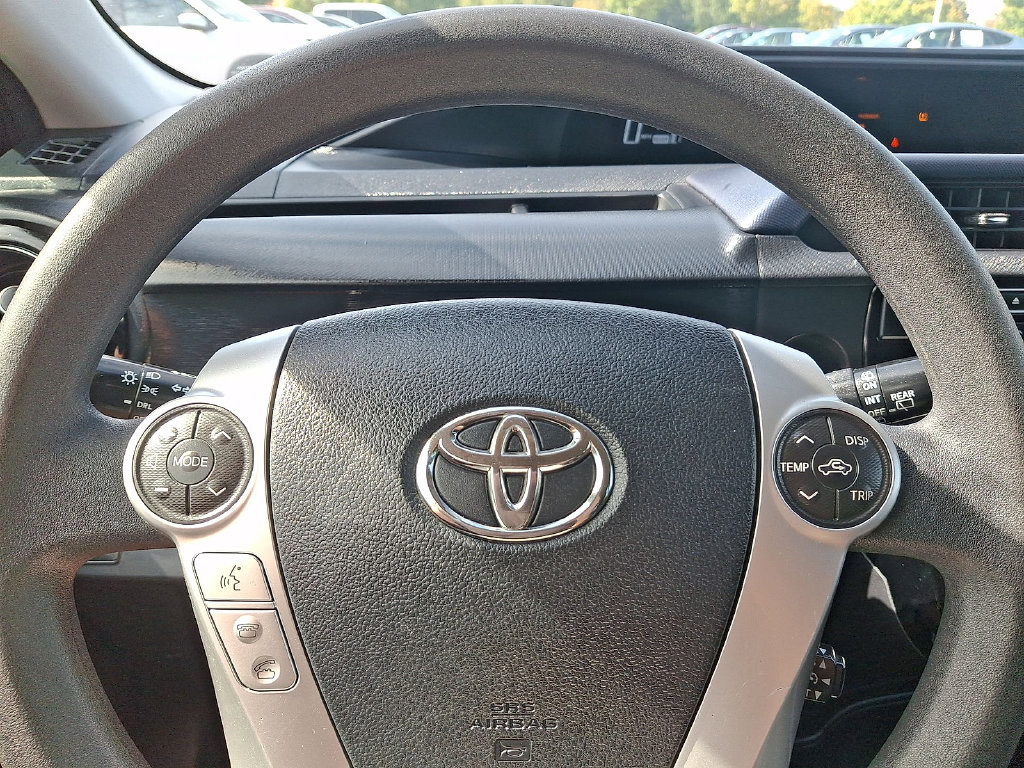 Thumbnail: 2016 Toyota Prius c - 20