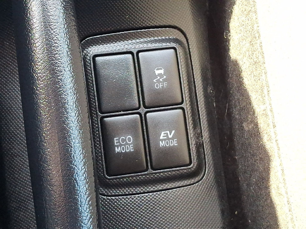 Thumbnail: 2016 Toyota Prius c - 23