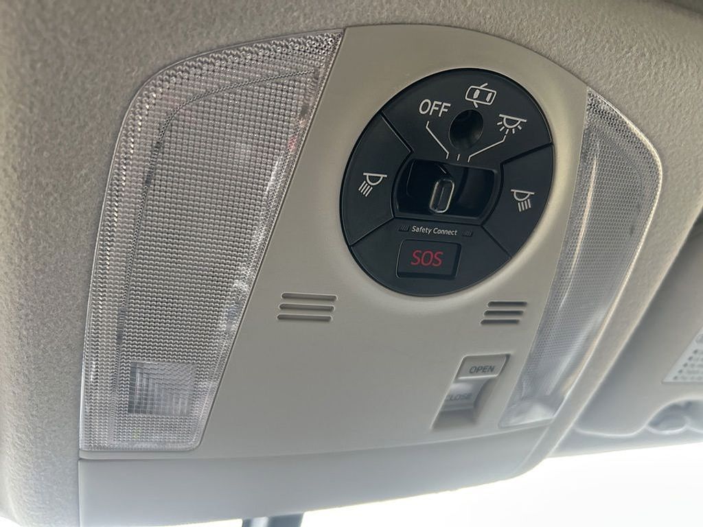 Thumbnail: 2013 Toyota Prius - 21