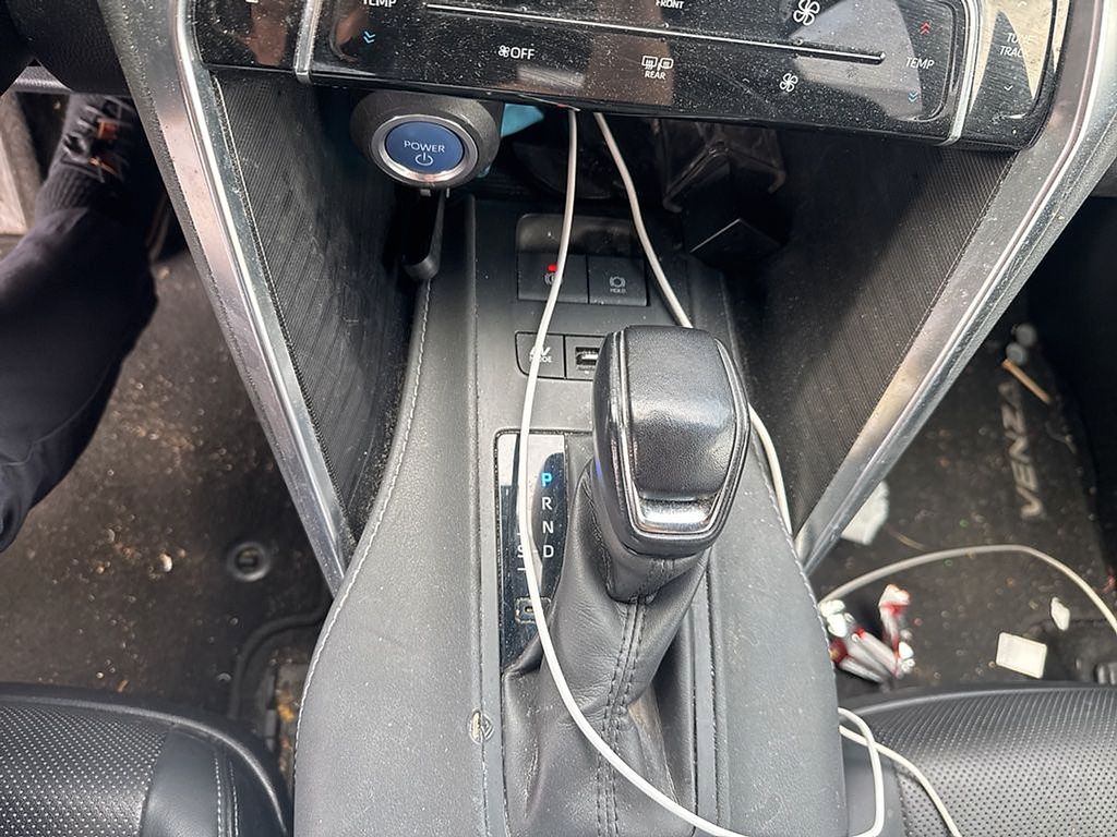 Thumbnail: 2021 Toyota Venza - 11